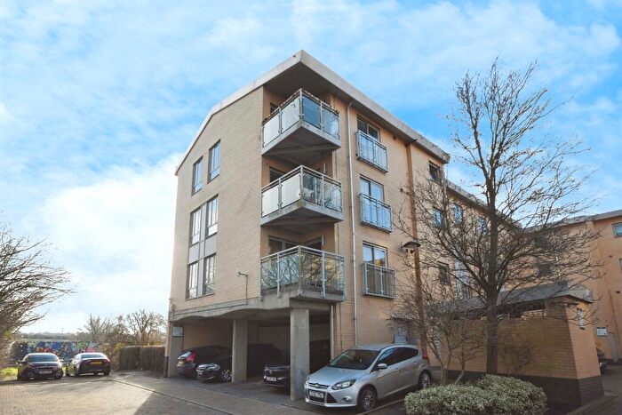 2 Bedroom Apartment To Rent In Lockside Marina, CM2