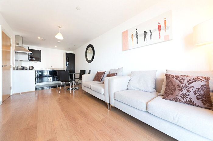 2 Bedroom Flat For Sale In City Peninsula, Barge Walk, London, SE10