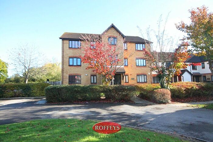 2 Bedroom Flat To Rent In Kingsdale Court, Waltham Abbey, EN9
