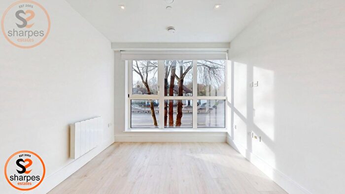 2 Bedroom Flat To Rent In Flat, Coombe Hill House, Beverley Way, London, SW20