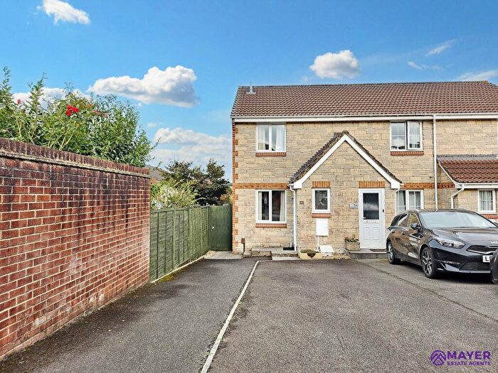 2 Bedroom End Of Terrace House For Sale In Highglen Drive, Plymouth, PL7