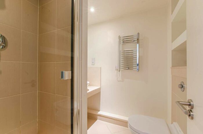 2 Bedroom Flat For Sale In Discovery Dock East, Canary Wharf, London, E14