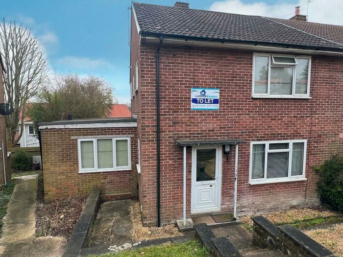 5 Bedroom Semi-Detached House To Rent In Fox Lane, Winchester, SO22