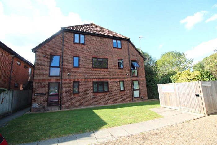 Flat To Rent In London Road, Crawley, RH10