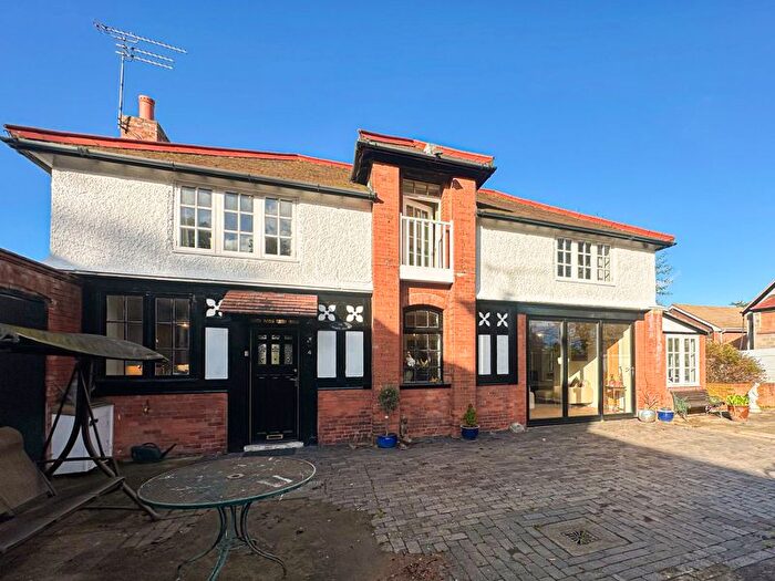 3 Bedroom Detached House For Sale In New Chester Road, Eastham, Wirral, CH62