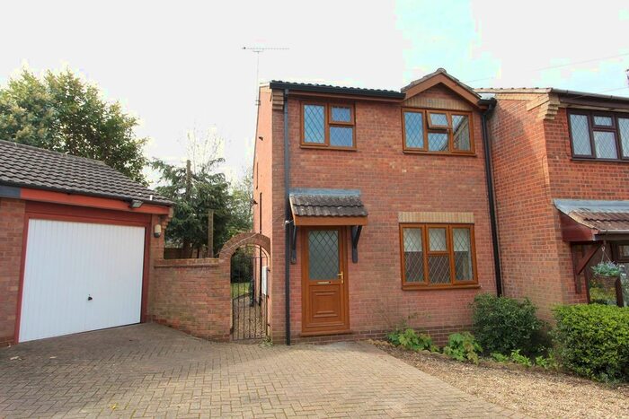3 Bedroom Semi-Detached House To Rent In Pine Close, Lutterworth, LE17