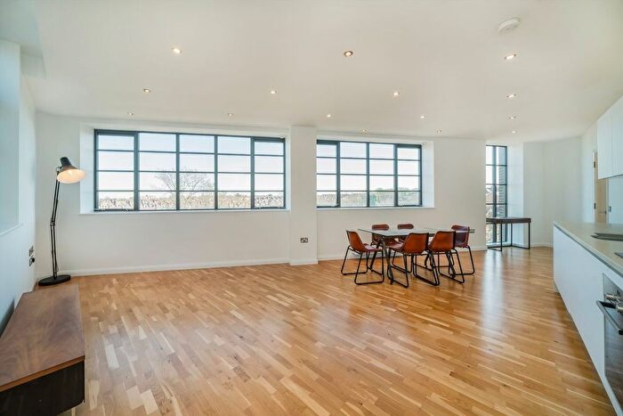 2 Bedroom Flat To Rent In Leigham Court Road, Streatham Hill, SW16