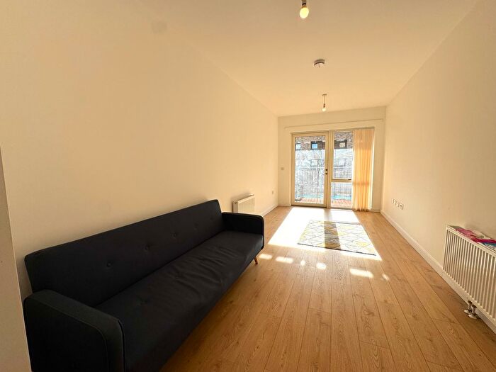 1 Bedroom Flat To Rent In Ketch Street, Barking, IG11