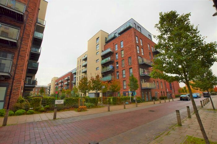 3 Bedroom Flat To Rent In Honour Gardens, Dagenham, RM8