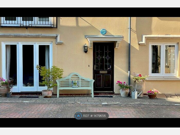 2 Bedroom Flat To Rent In Croftdown Court, Malvern, WR14