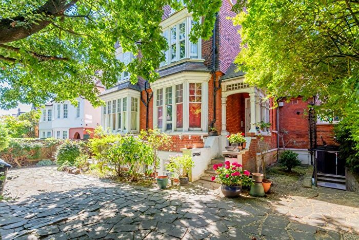 1 Bedroom Flat For Sale In Ferncroft Avenue, Hampstead, NW3