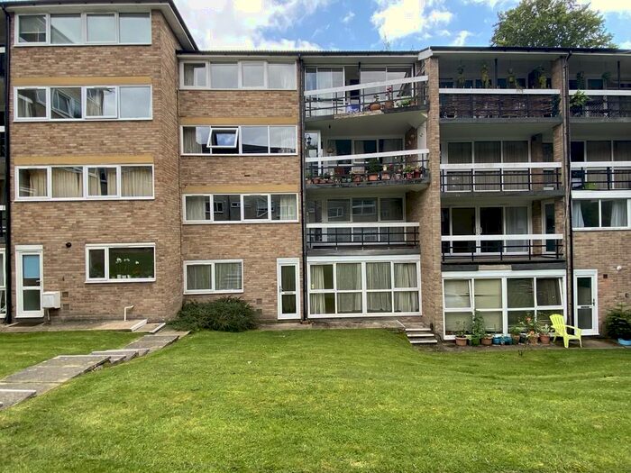 Ground Flat To Rent In Northlands Drive, Winchester, SO23