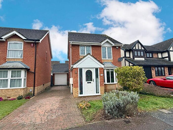 3 Bedroom Detached House For Sale In Holford Way, Barton Hills, Luton, Bedfordshire, LU3