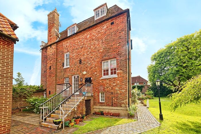 2 Bedroom Flat For Sale In The Old Vicarage, The Street, Woodnesborough, Sandwich, CT13