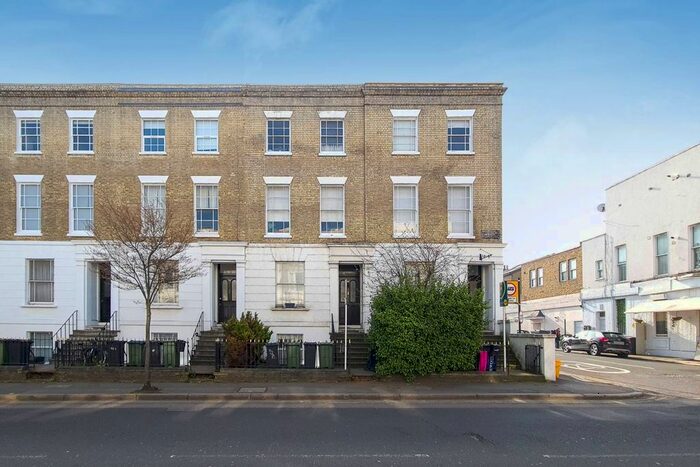 3 Bedroom Flat To Rent In Coldharbour Lane, Camberwell, London, SE5