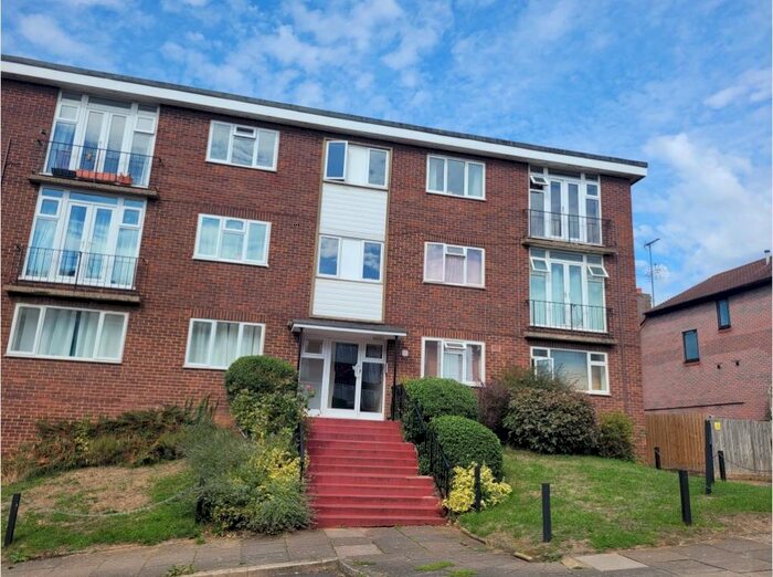 2 Bedroom Apartment To Rent In The Larches, Luton, LU2