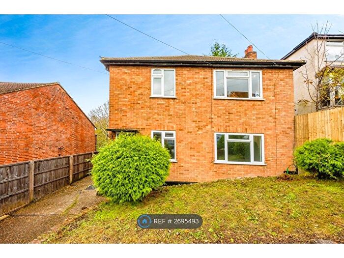 2 Bedroom Flat To Rent In Beechwood Gardens, Caterham, CR3