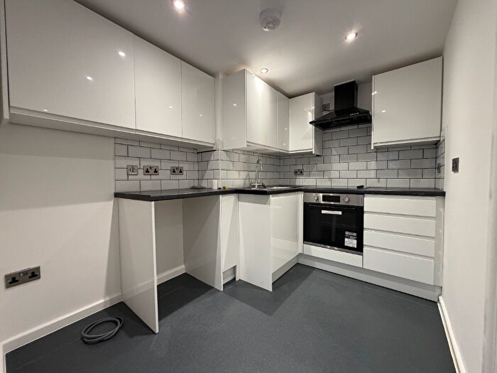 2 Bedroom Flat To Rent In Mansfield Road, Nottingham, Nottinghamshire, NG5