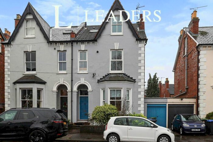 2 Bedroom Flat To Rent In St. Marys Crescent, Leamington Spa, CV31