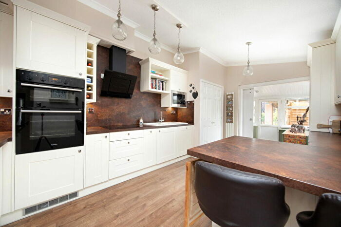 2 Bedroom Detached Bungalow For Sale In Elizabeth Drive, Devizes, SN10