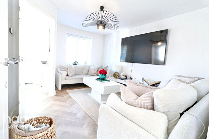 3 Bedroom Semi Detached House To Rent In Castle Hill Drive, Swanscombe, DA10