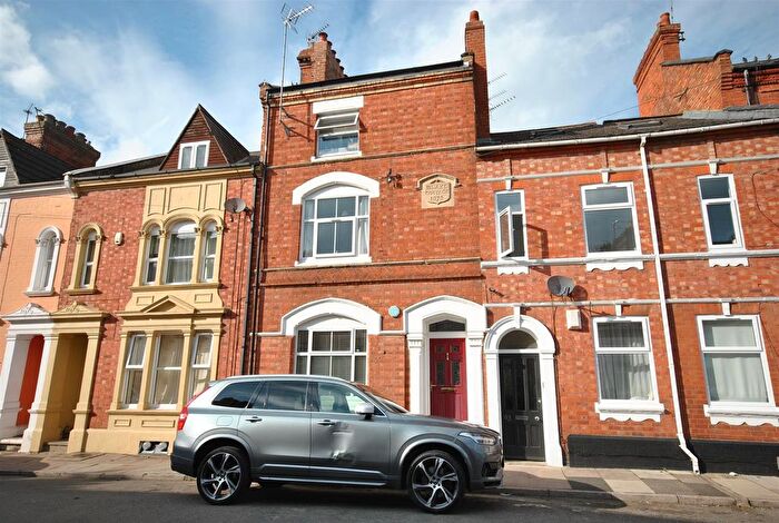 4 Bedroom Terraced House For Sale In Colwyn Road, Northampton, NN1