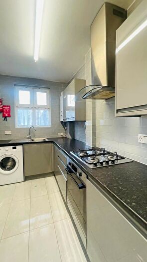 3 Bedroom Flat To Rent In Old Bethnal Green Road, London, E2
