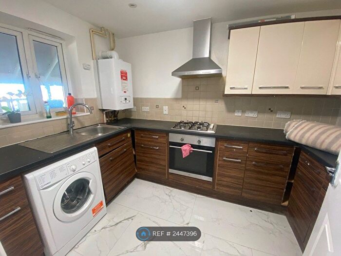 2 Bedroom Flat To Rent In Addington Court Addington Way, Luton, LU4