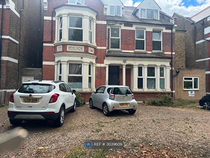 5 Bedroom Flat To Rent In Walm Lane, London, NW2