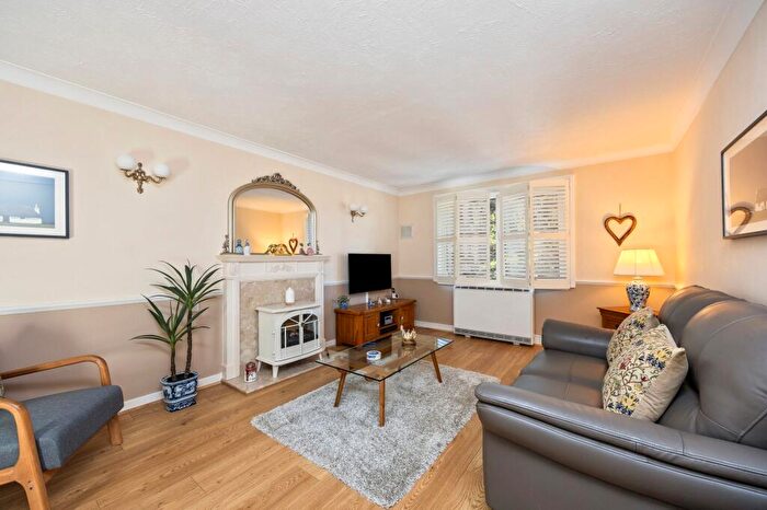 2 Bedroom Flat For Sale In Rosemary Lane, Roslan Court Rosemary Lane, RH6