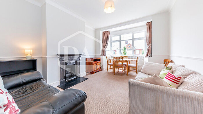 2 Bedroom Apartment To Rent In Stirling Road, Wood Green, London, N22
