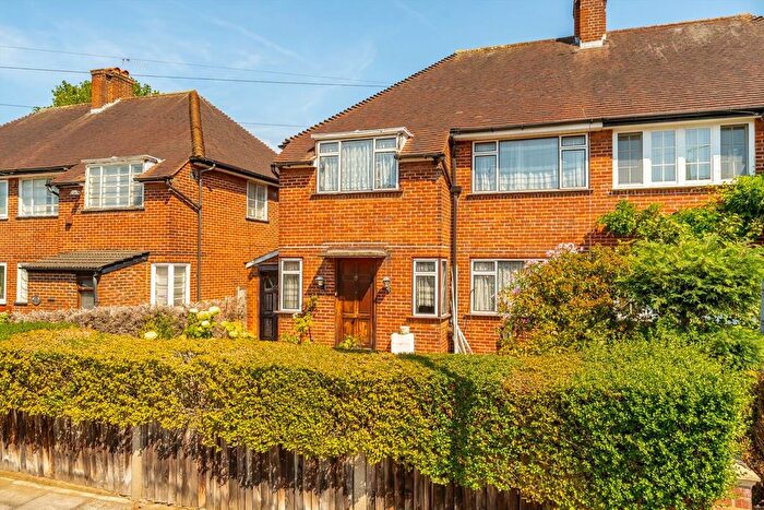 3 Bedroom Semi-Detached House For Sale In Harp Road, Hanwell, W7