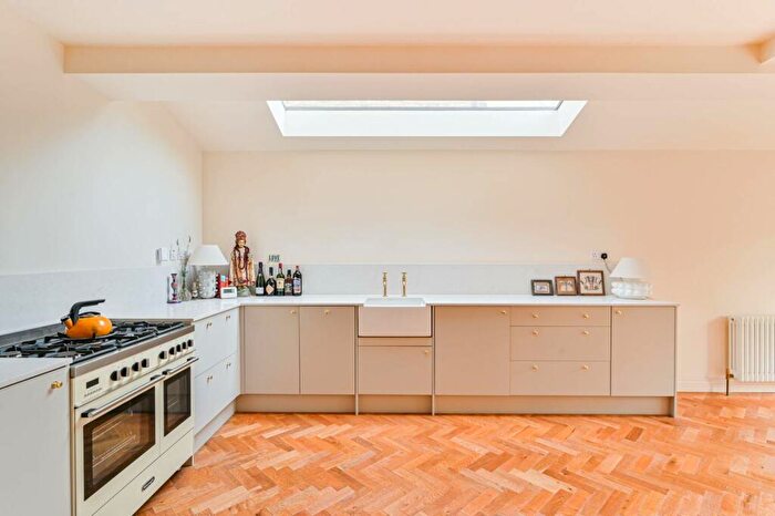 2 Bedroom Flat To Rent In Copleston Road, Peckham Rye, London, SE15