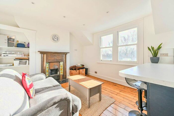 2 Bedroom Flat To Rent In Clapham Common North Side, Clapham Common North Side, London, SW4