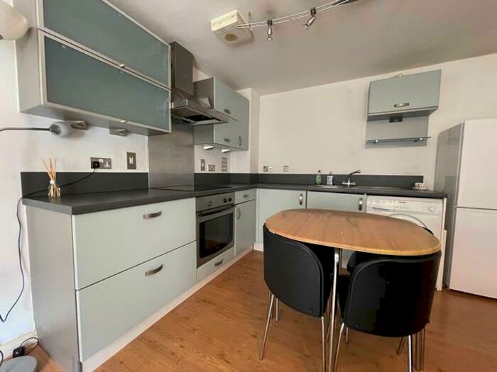 2 Bedroom Apartment To Rent In Arthur Place, Birmingham, B1