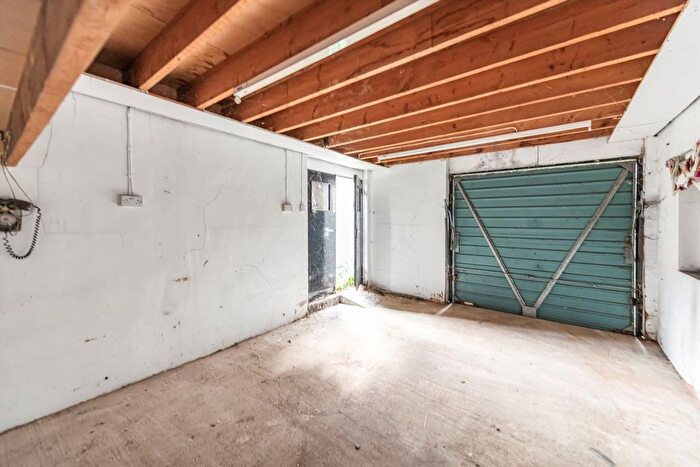 3 Bedroom Property For Sale In Brookbank Avenue, Hanwell, W7