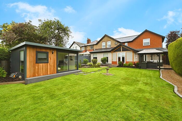 4 Bedroom Semi-detached House For Sale In Cutbush Lane East, Reading, RG2