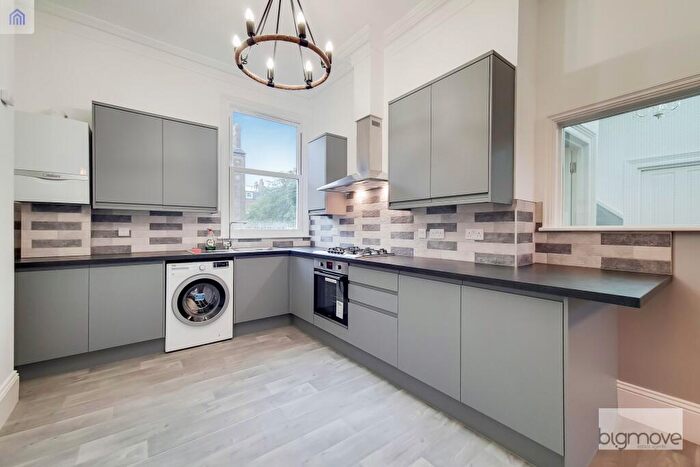 5 Bedroom Apartment To Rent In Goulton Road, E5