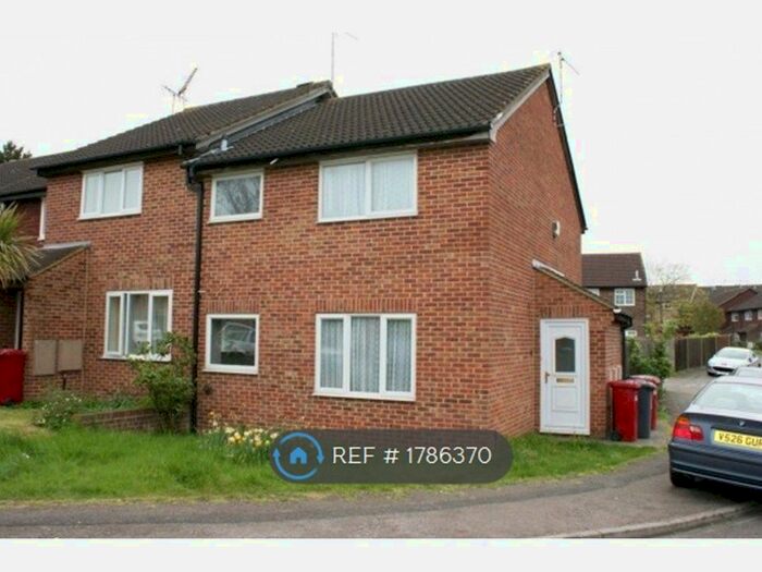 1 Bedroom End Of Terrace House To Rent In Dunster Gardens, Slough, SL1