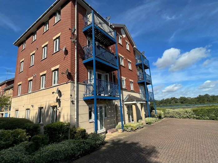 2 Bedroom Apartment To Rent In Applecross Close, Rochester, ME1