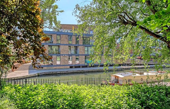 2 Bedroom Flat For Sale In Cyan Apartments, Bow, E3