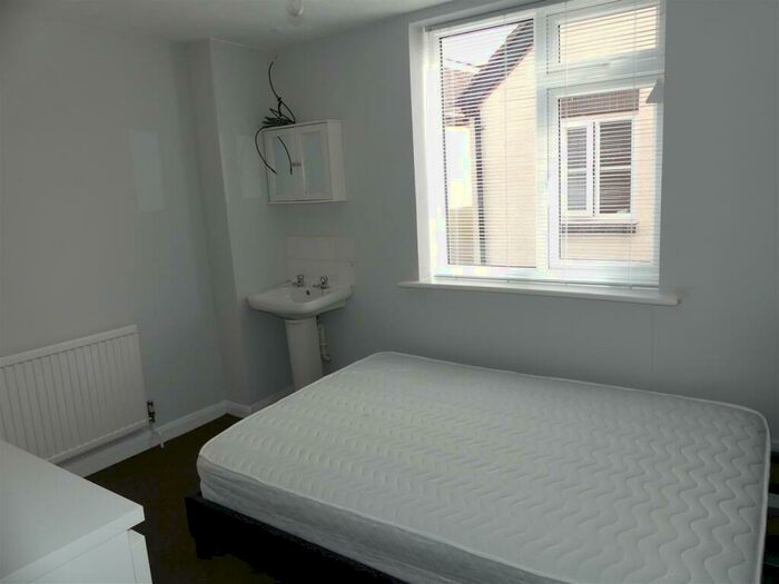 5 Bedroom Detached House To Rent In Holt Road, The Polygon, SO15