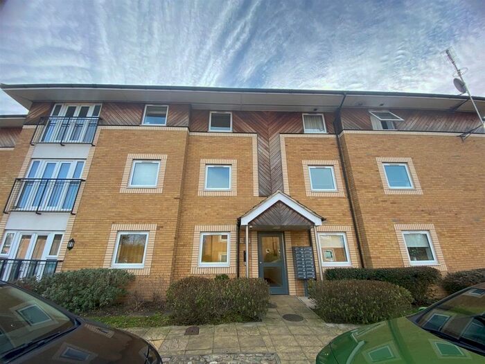 2 Bedroom Flat To Rent In Stafford Avenue, Hornchurch, RM11
