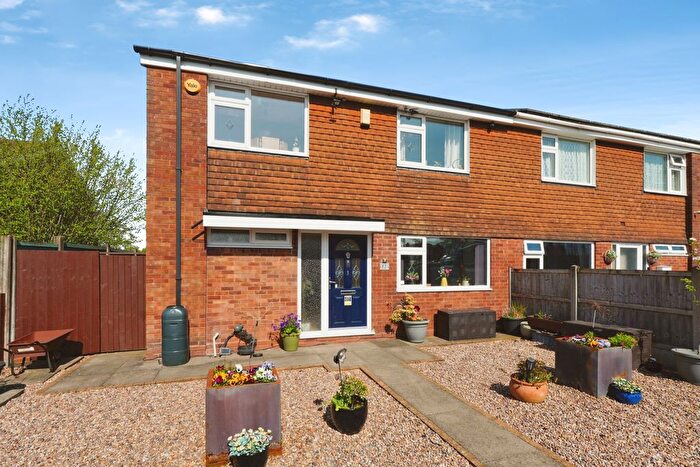 4 Bedroom Semi Detached House For Sale In Rainford Way, Birmingham, B38