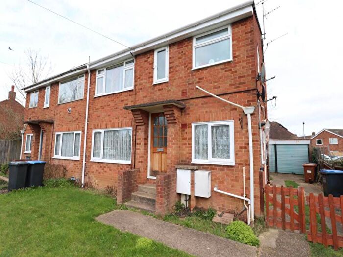 2 Bedroom Maisonette For Sale In Homestead Road, Hatfield, Hertfordshire, AL10