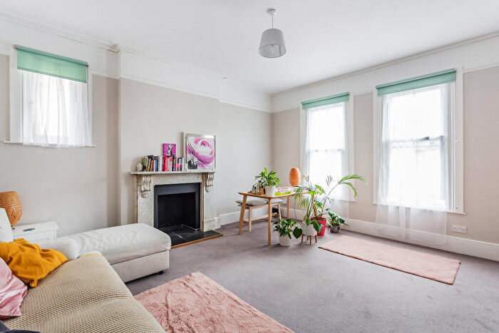 1 Bedroom Apartment To Rent In Ref: Gk - Upper Bridge Road, Redhill, RH1