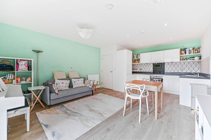 1 Bedroom Flat To Rent In Lambourne House, Anerley, London, SE20