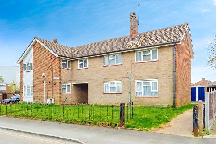 1 Bedroom Maisonette For Sale In Chertsey Crescent, Croydon, Surrey, CR0