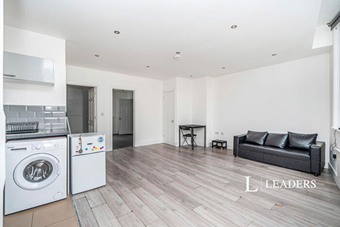 2 Bedroom Flat To Rent In Bridge Road, Southampton, SO19