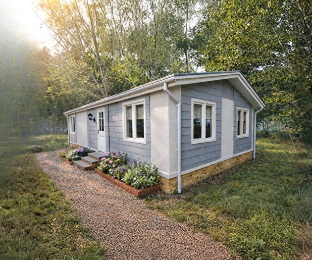 2 Bedroom Park Home For Sale In Chelmsford, Essex, CM2